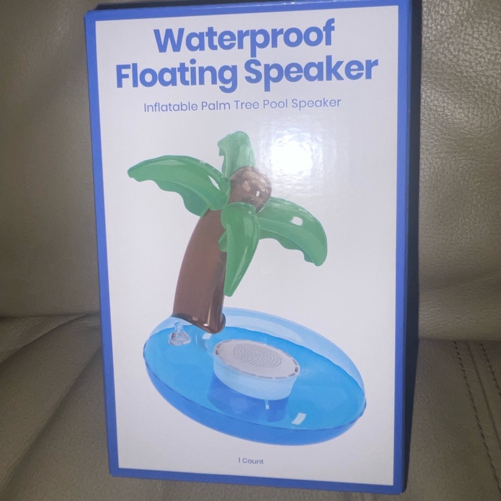 Waterproof Floating Speaker with Palm Tree Design NIB Fun Float Pool Swim Chill